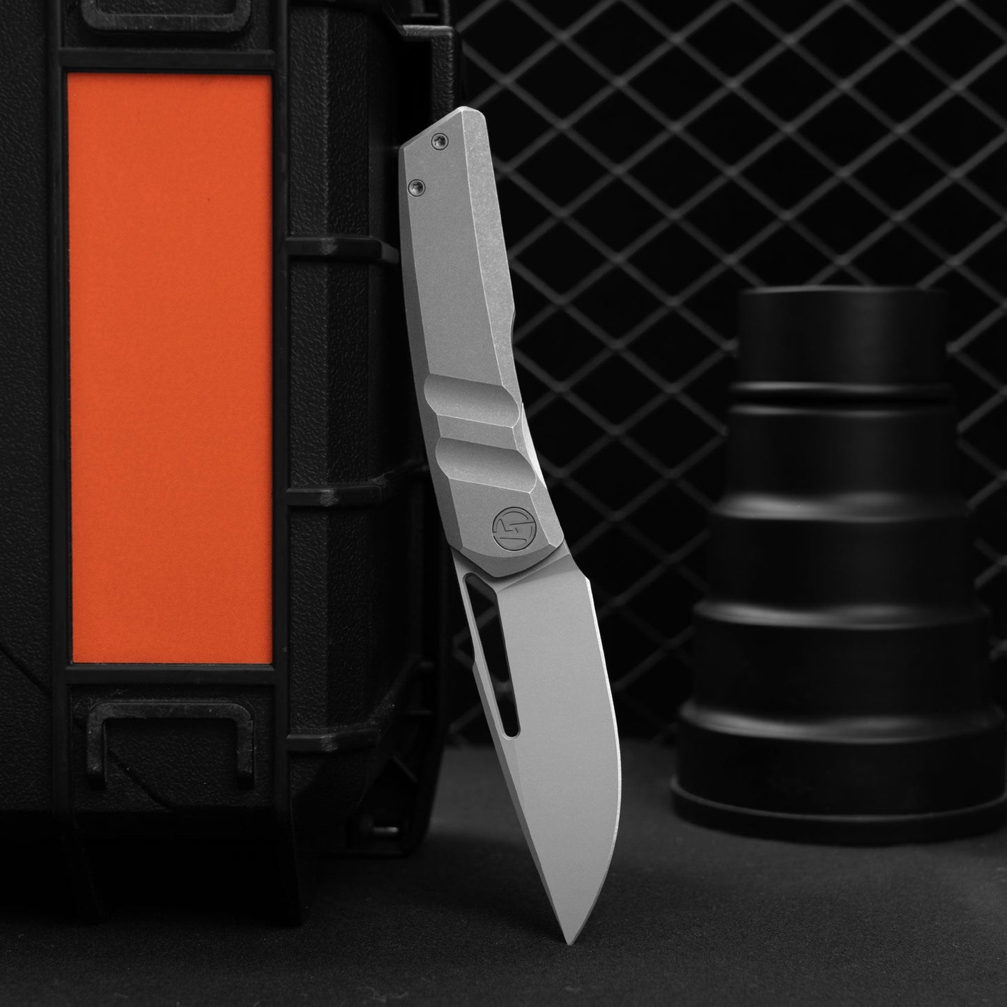 Sworf T077 Damascus Carbon fiber handle Liner Lock slot deployment