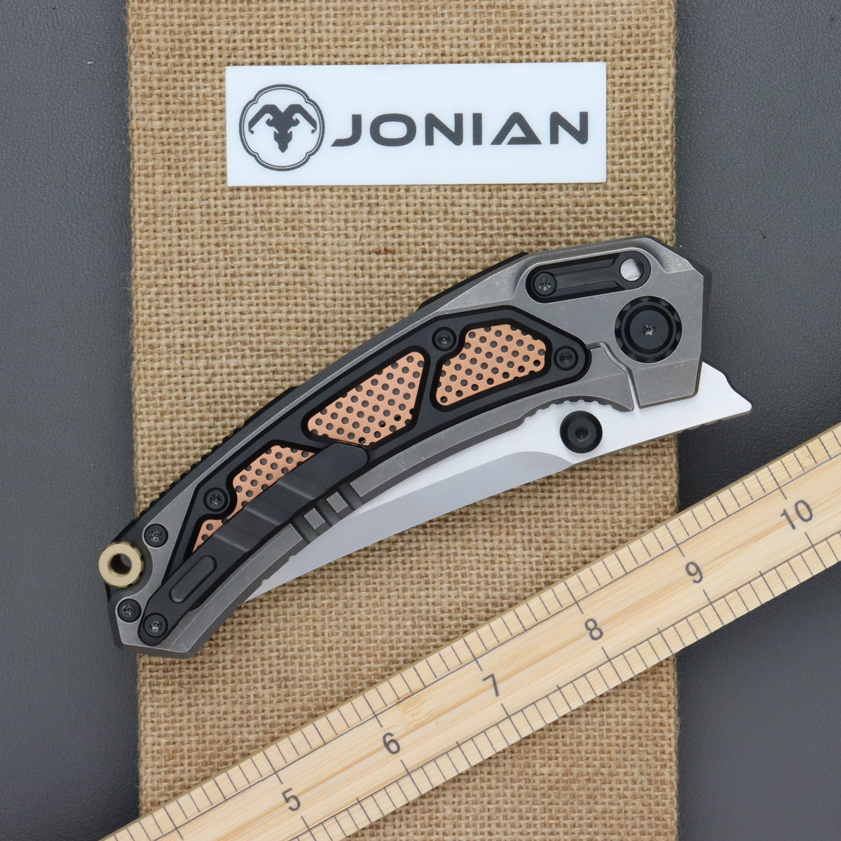 Maxace Blacklight 01