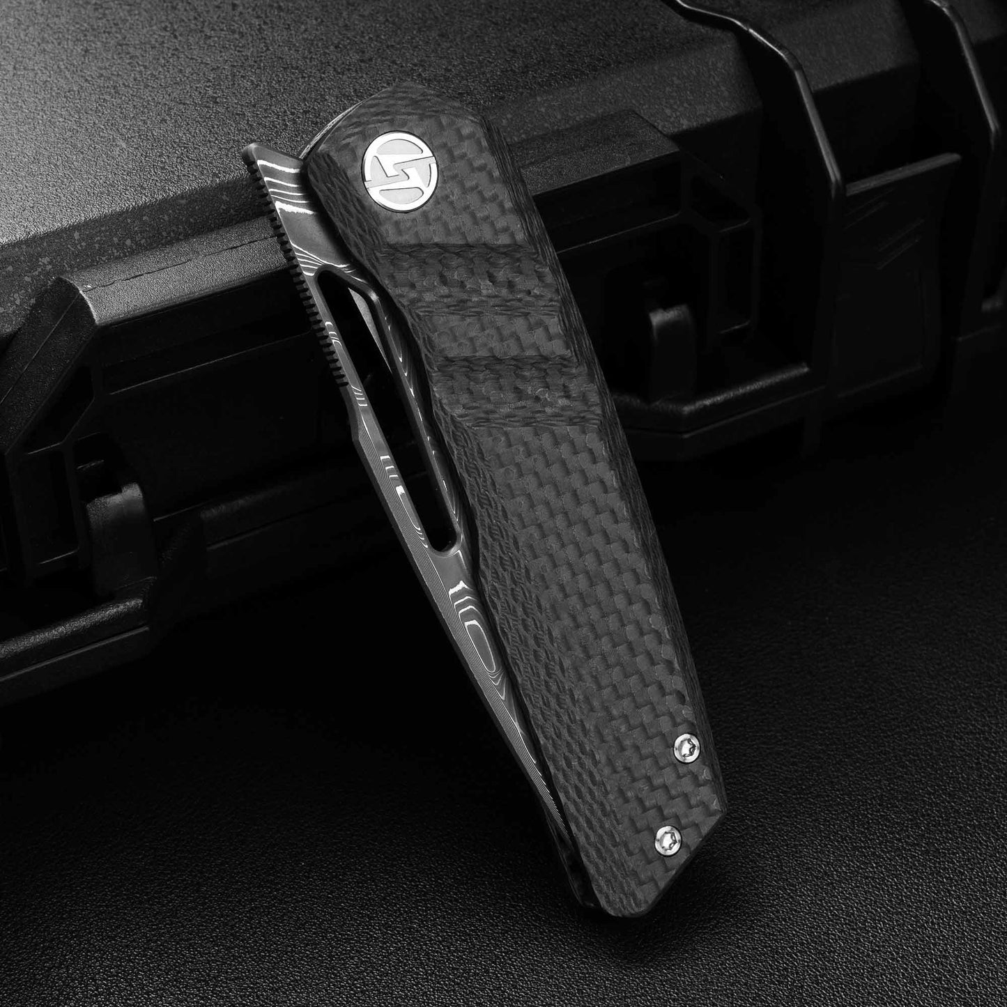 Sworf T077 Damascus Carbon fiber handle Liner Lock slot deployment