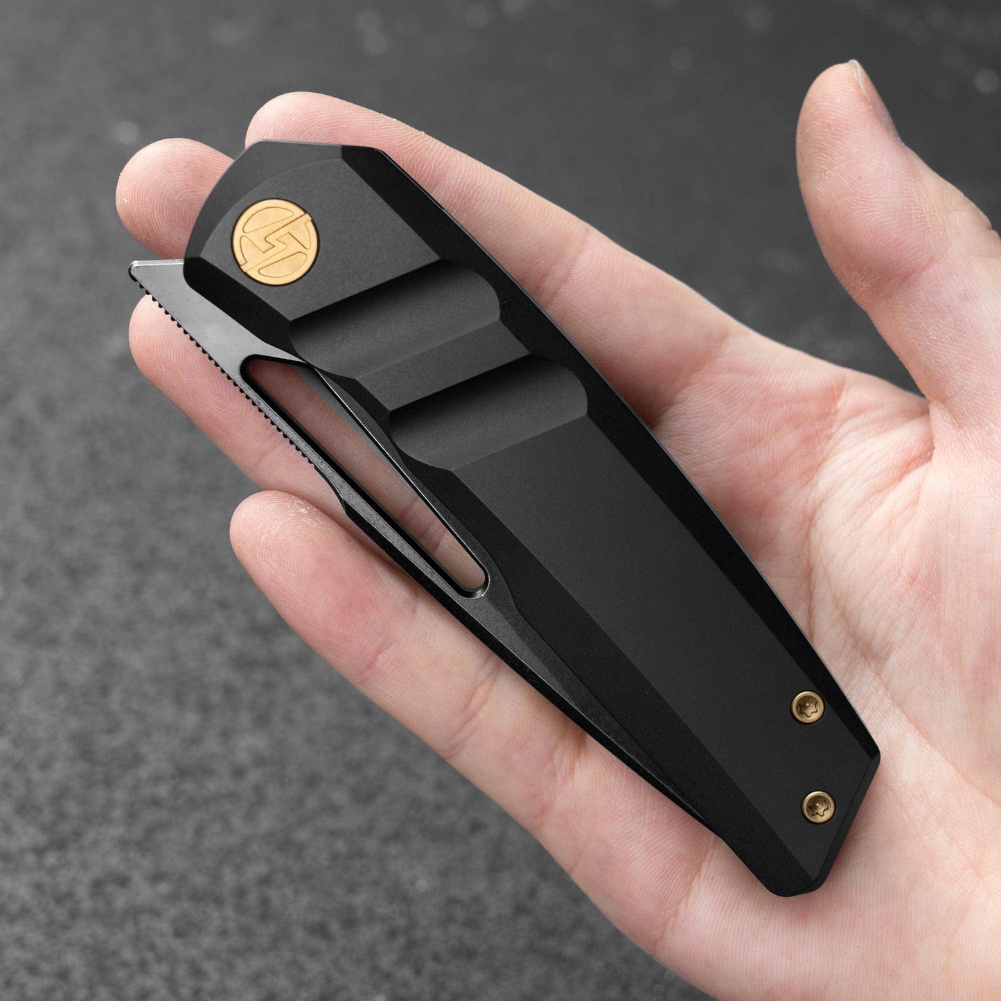 Sworf T077 Damascus Carbon fiber handle Liner Lock slot deployment