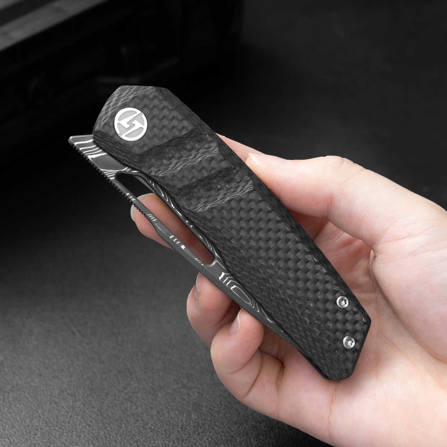 Sworf T077 Damascus Carbon fiber handle Liner Lock slot deployment