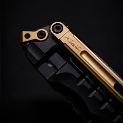Moyeworks BK1B folding pry bar titanium handle liner lock