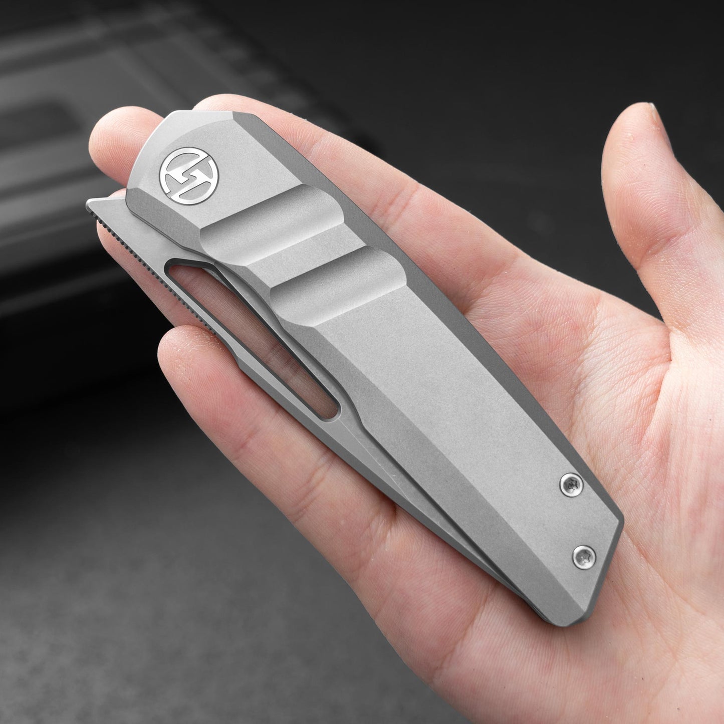 Sworf T077 Damascus Carbon fiber handle Liner Lock slot deployment