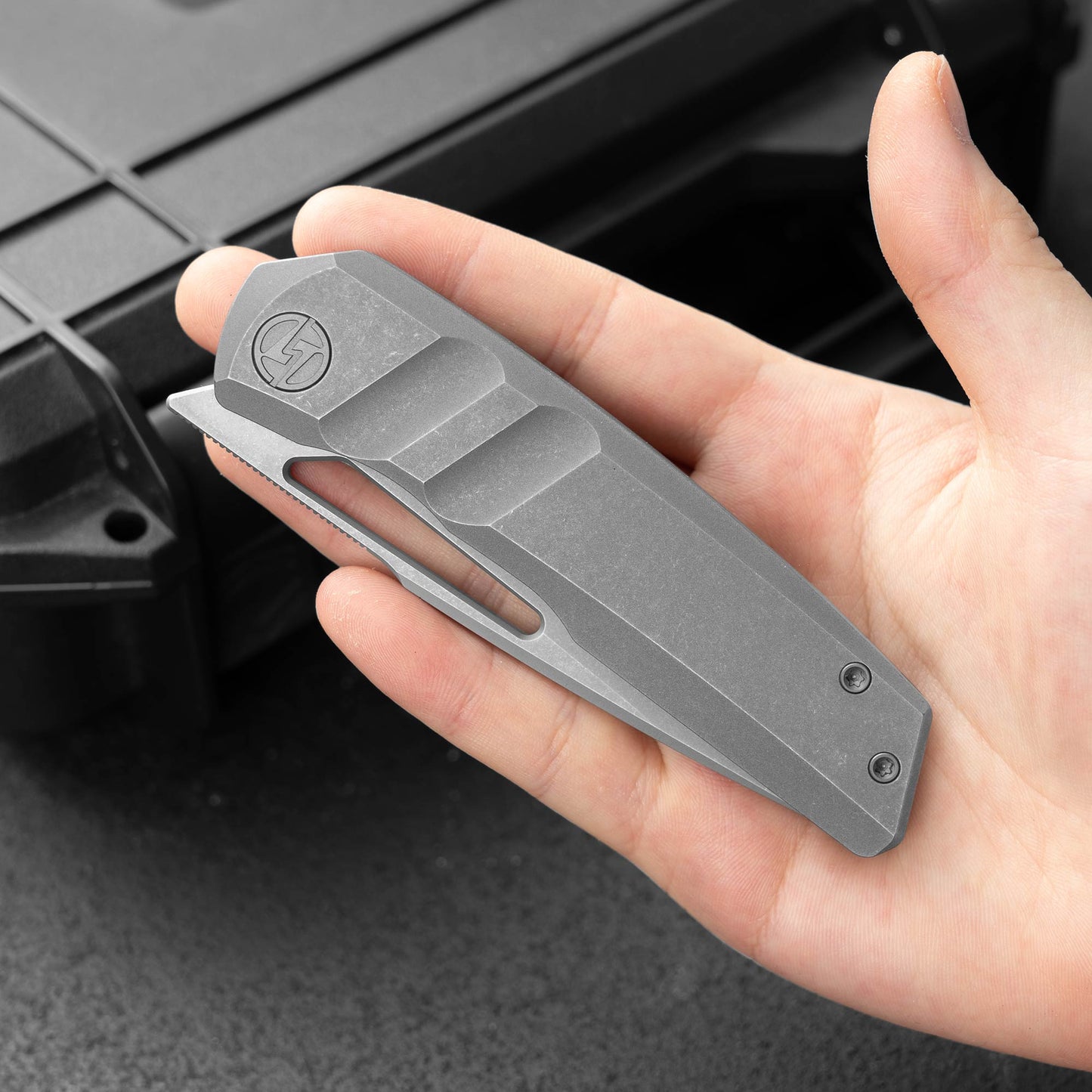 Sworf T077 Damascus Carbon fiber handle Liner Lock slot deployment