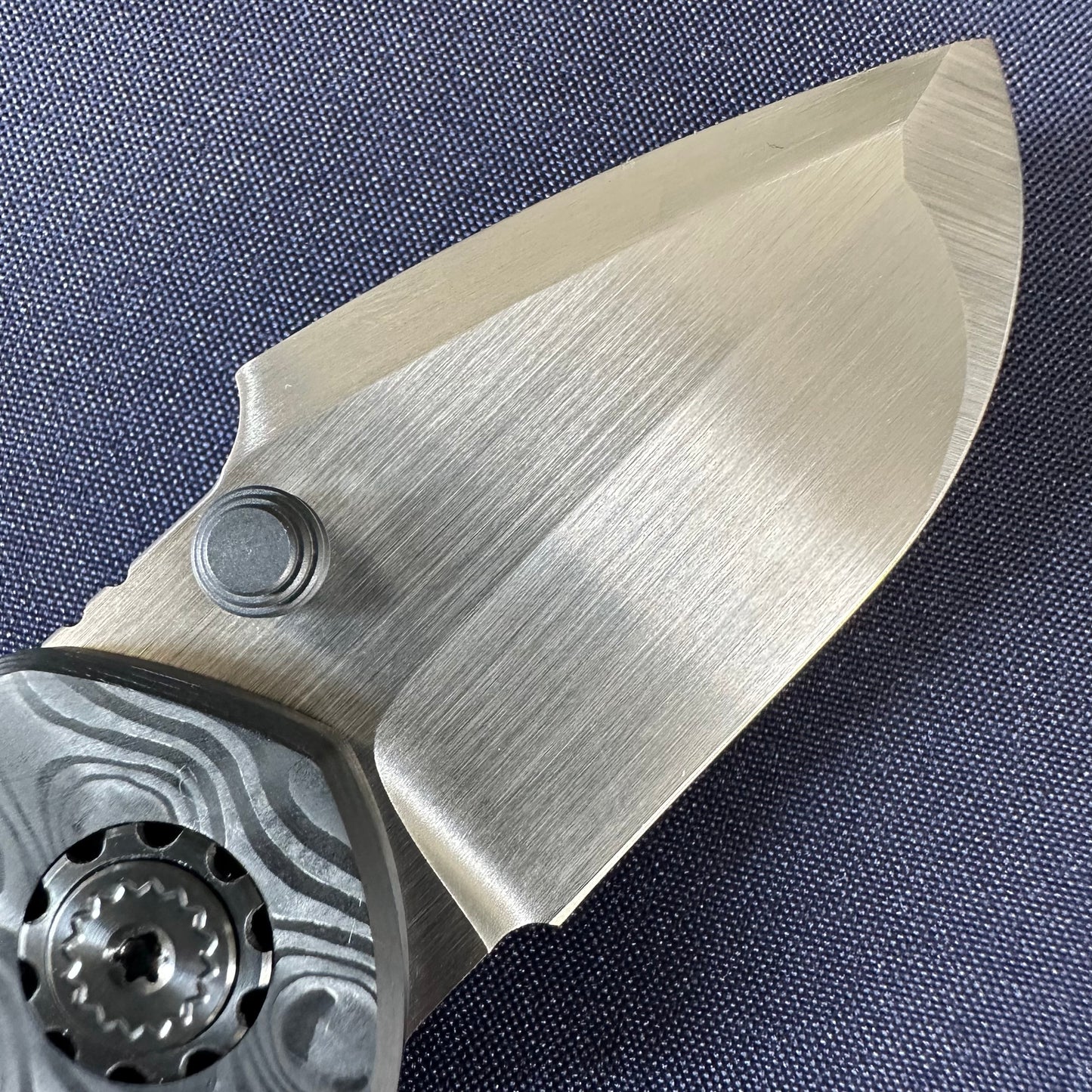 SANGYUTOU Fat Soul carbon fiber scales M390 blade steel micro folding knife