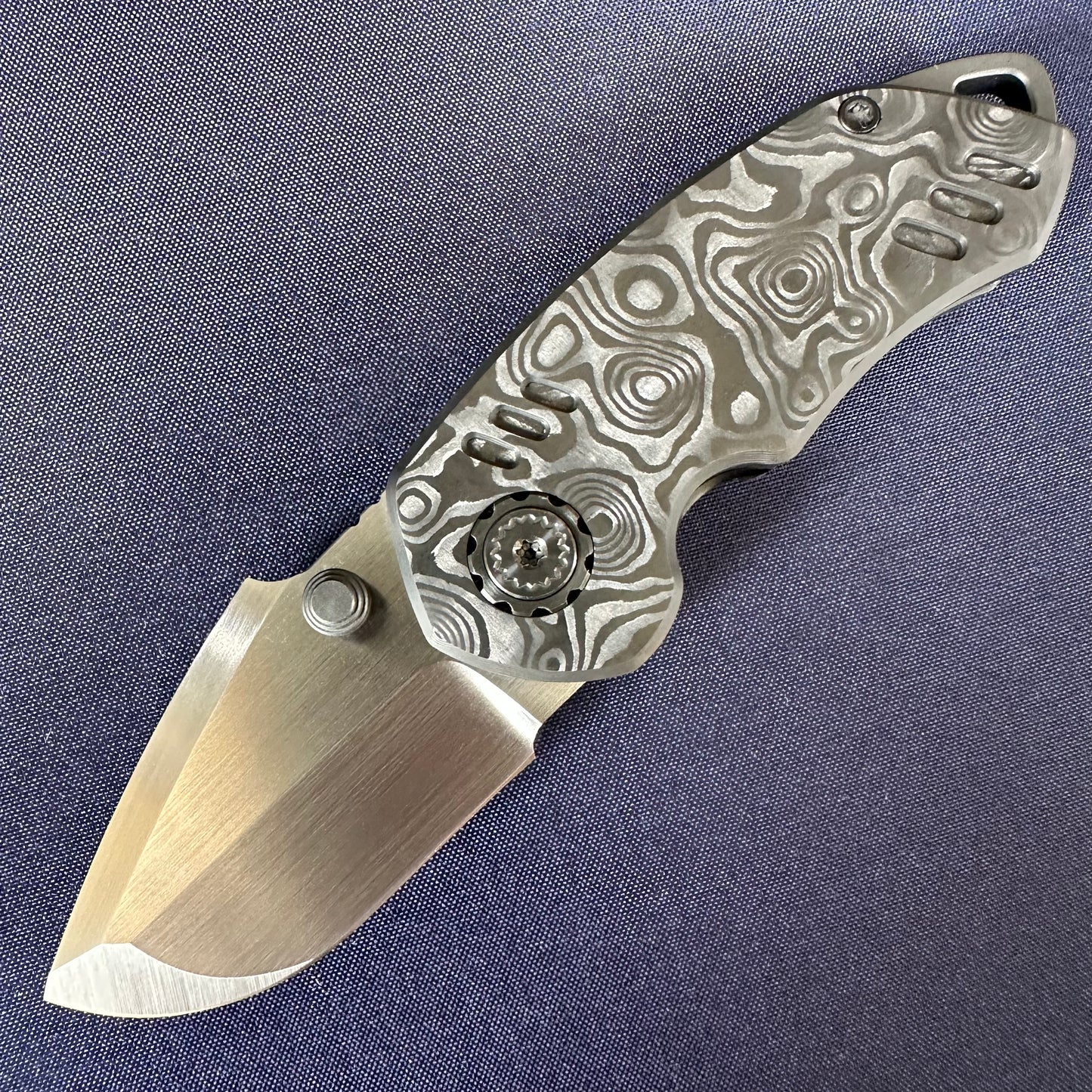 SANGYUTOU Fat Soul carbon fiber scales M390 blade steel micro folding knife