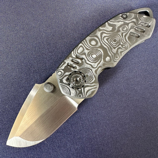 SANGYUTOU Fat Soul carbon fiber scales M390 blade steel micro folding knife