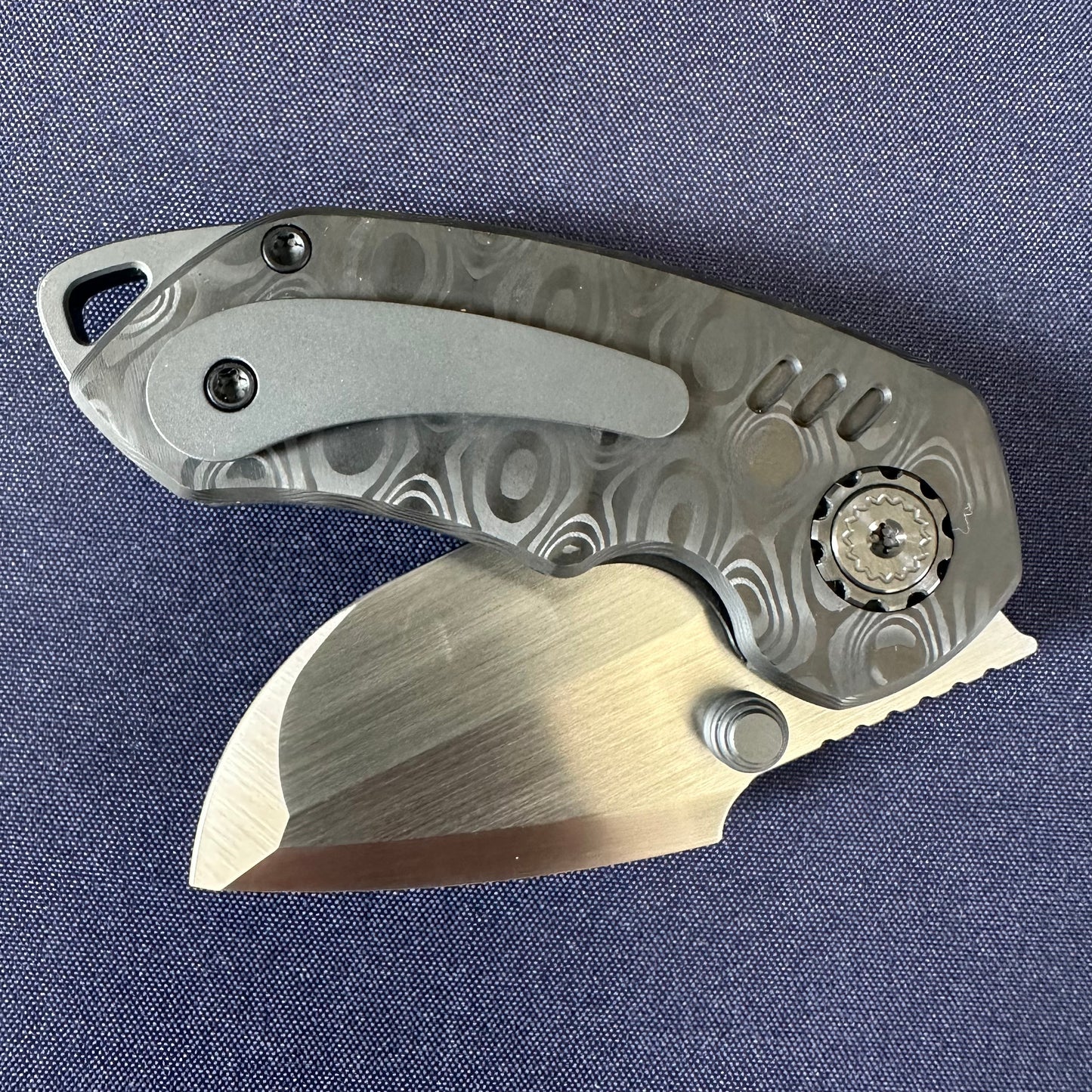 SANGYUTOU Fat Soul carbon fiber scales M390 blade steel micro folding knife
