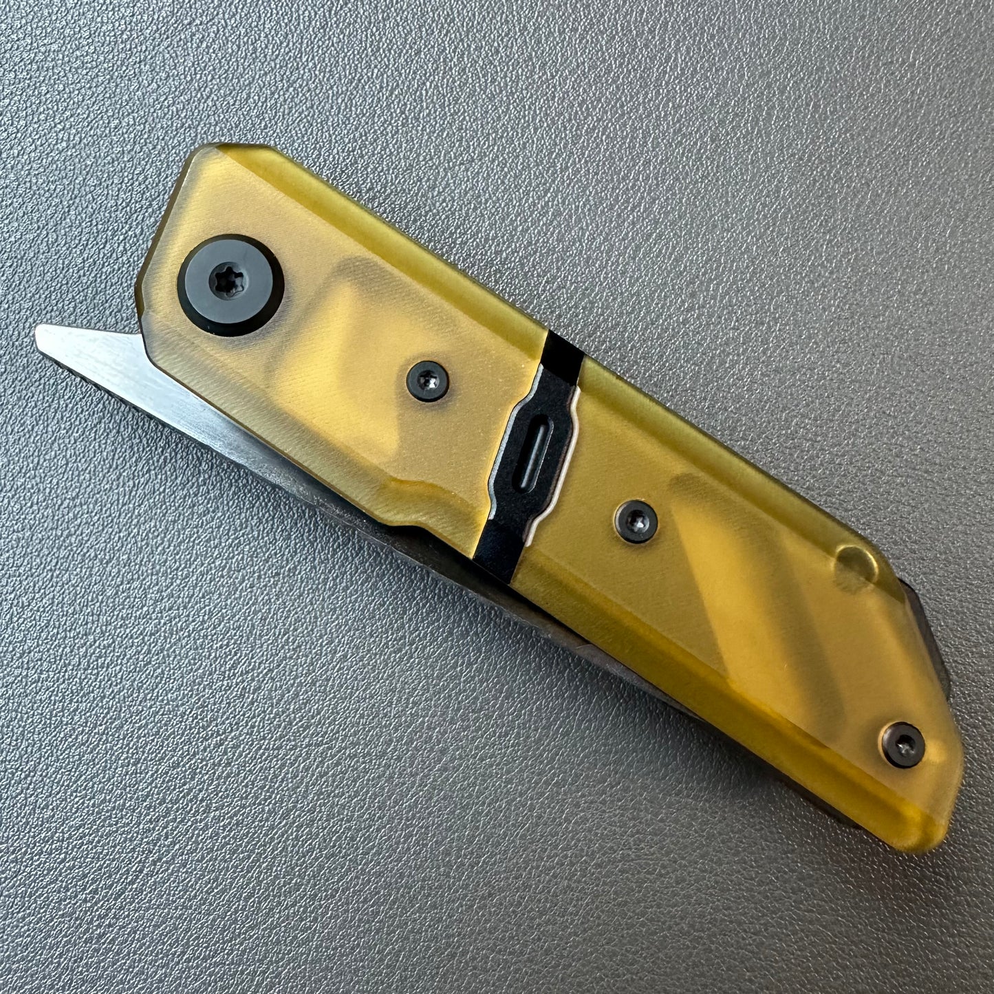 Maxace Capsule2 Ultem scales CPM-Magnacut steel