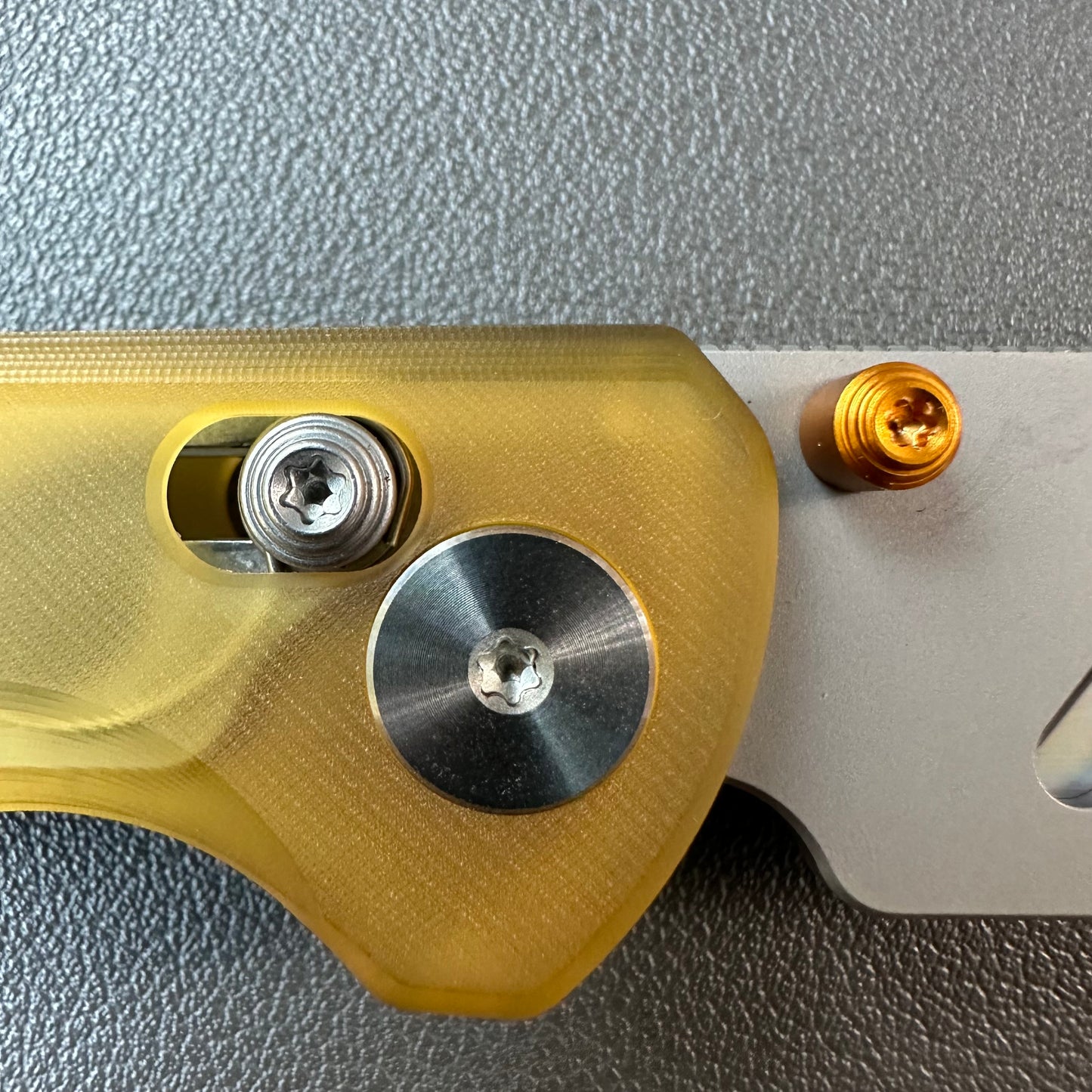 Olitans utility pocket knife cross bar lock Ultem scales
