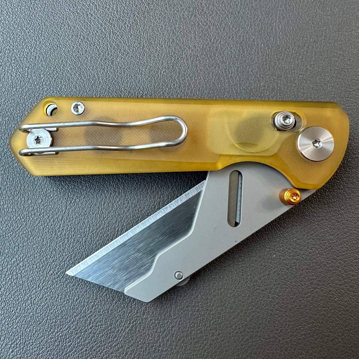 Olitans utility pocket knife cross bar lock Ultem scales