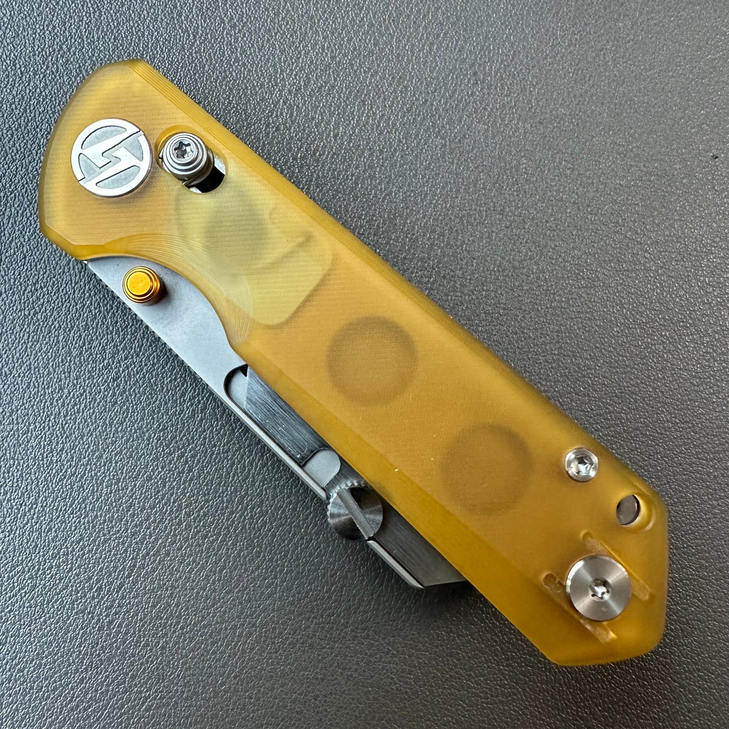 Olitans utility pocket knife cross bar lock Ultem scales