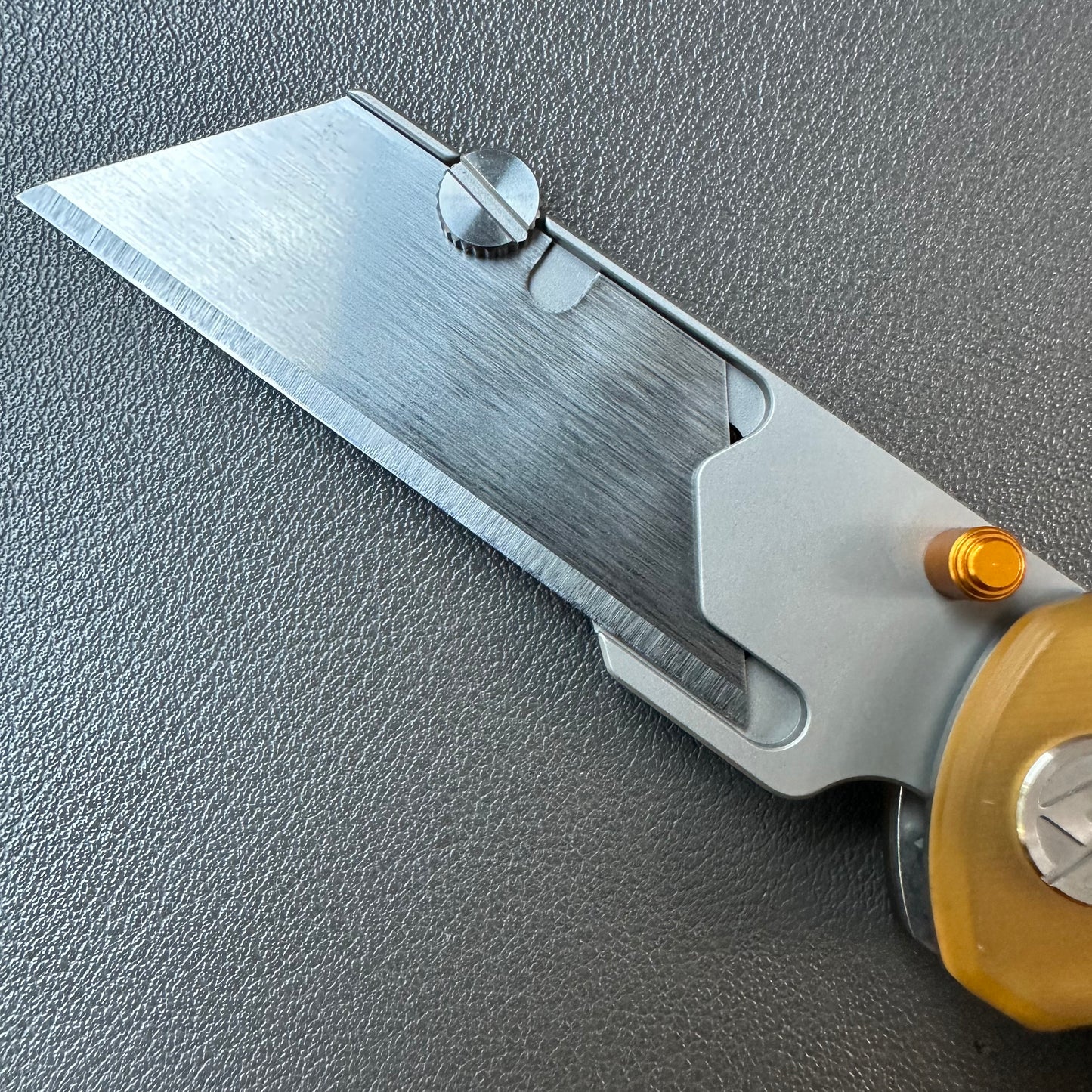 Olitans utility pocket knife cross bar lock Ultem scales