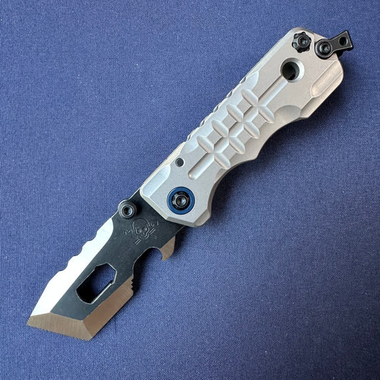 Moyeworks BK1A folding pry bar titanium handle liner lock