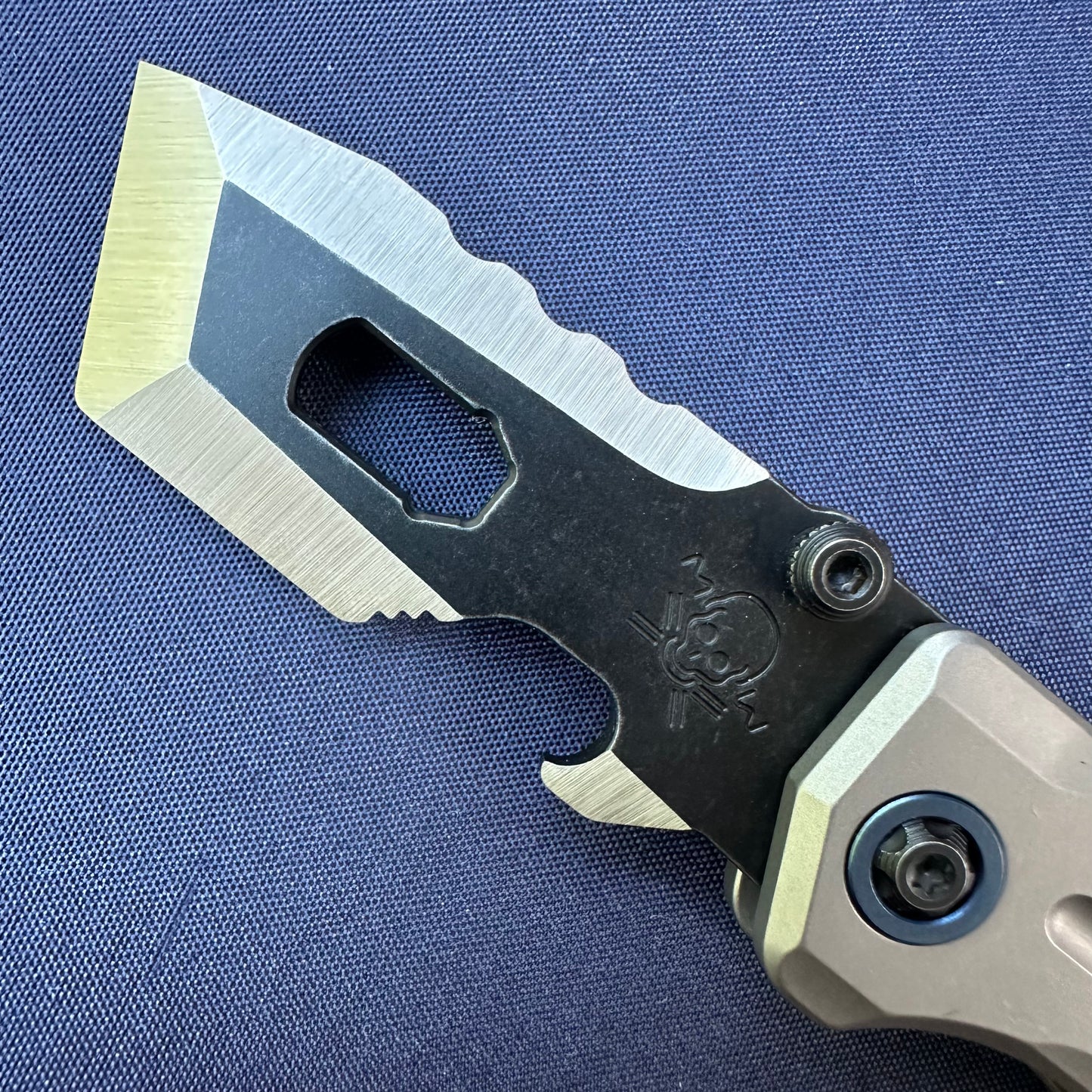 Moyeworks BK1A folding pry bar titanium handle liner lock