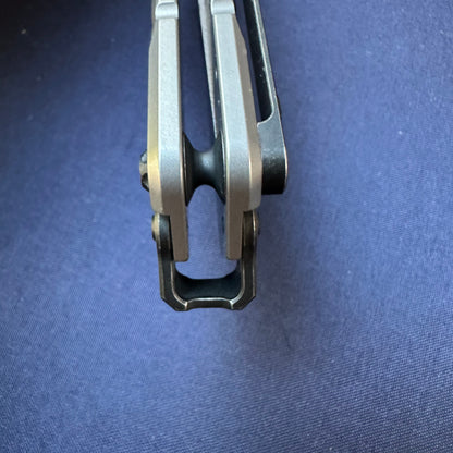 Moyeworks BK1A folding pry bar titanium handle liner lock