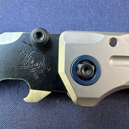 Moyeworks BK1A folding pry bar titanium handle liner lock