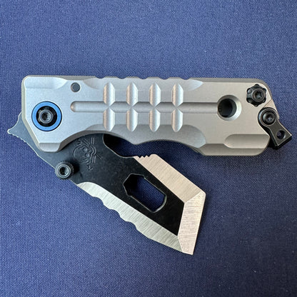Moyeworks BK1A folding pry bar titanium handle liner lock