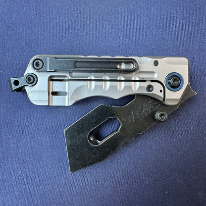 Moyeworks BK1A folding pry bar titanium handle liner lock