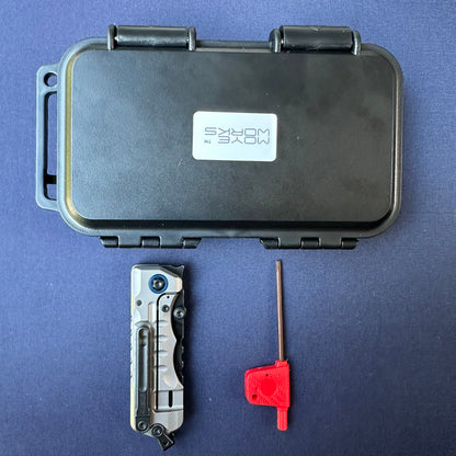 Moyeworks BK1A folding pry bar titanium handle liner lock