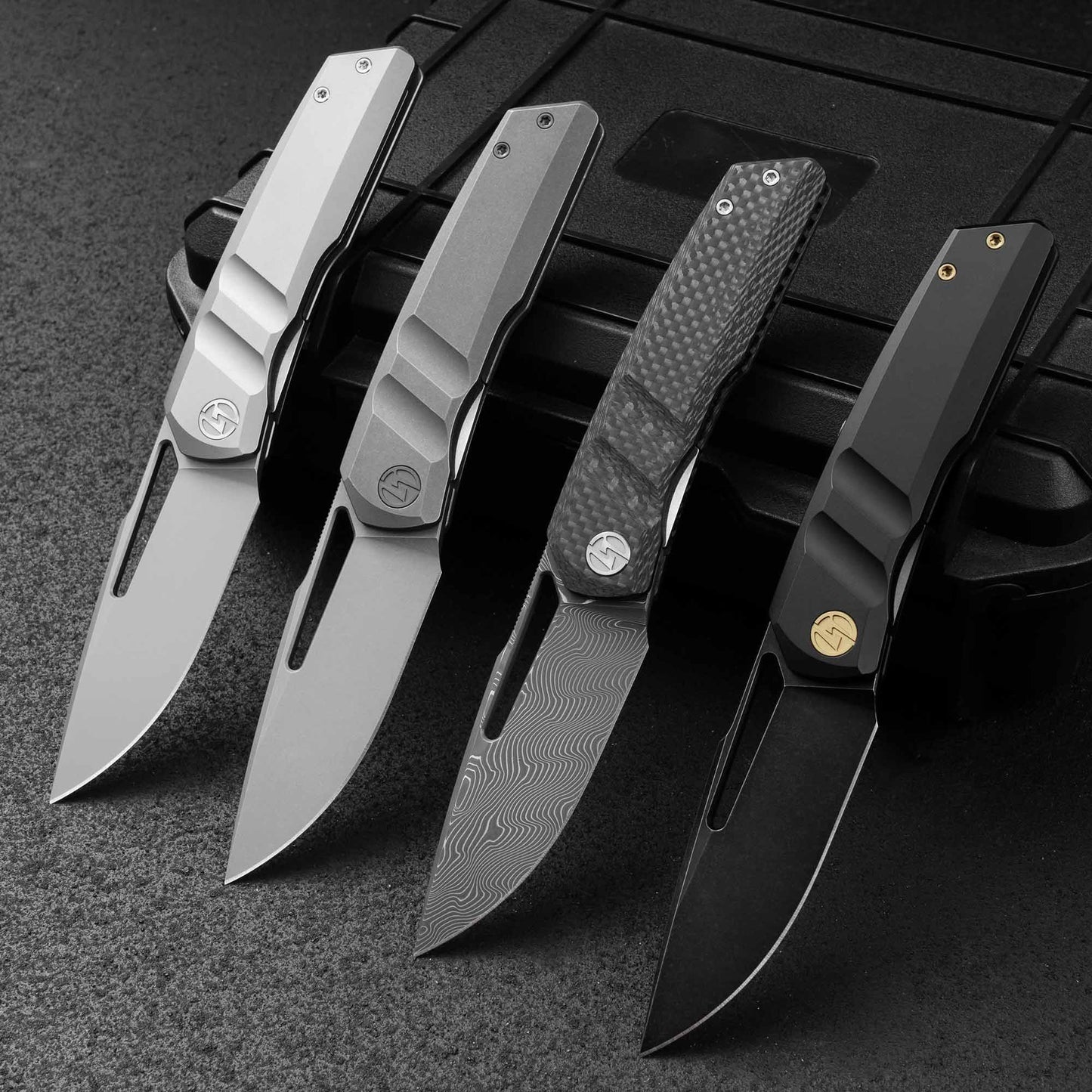 Sworf T077 Damascus Carbon fiber handle Liner Lock slot deployment