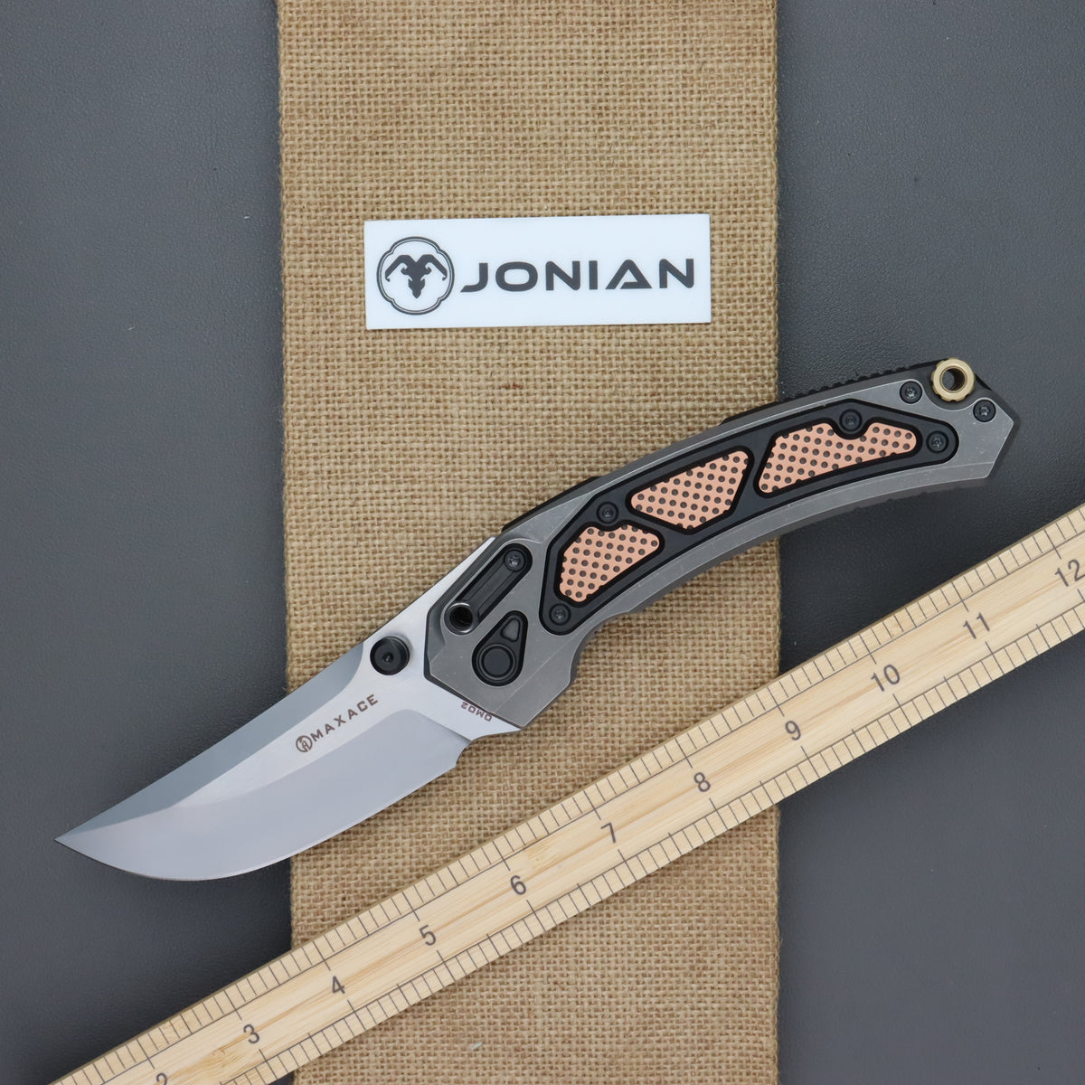 Maxace Blacklight 01