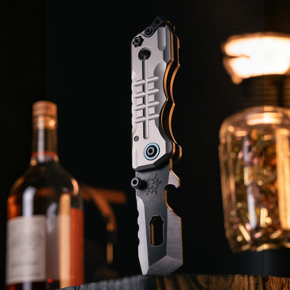 Moyeworks BK1A folding pry bar titanium handle liner lock