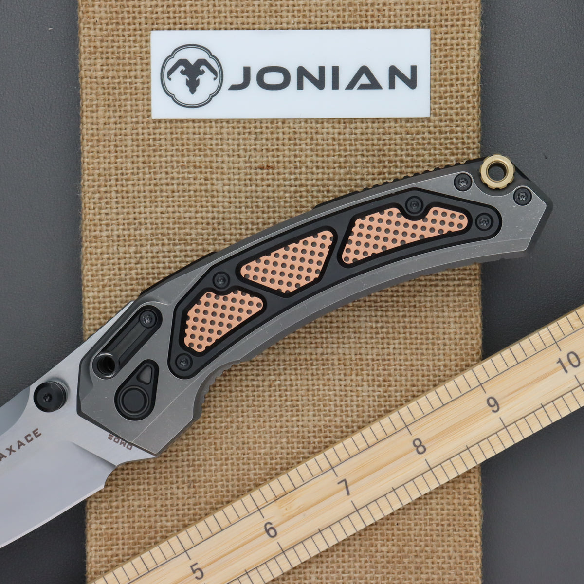 Maxace Blacklight 01