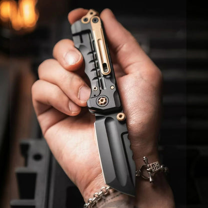 Moyeworks BK1B folding pry bar titanium handle liner lock