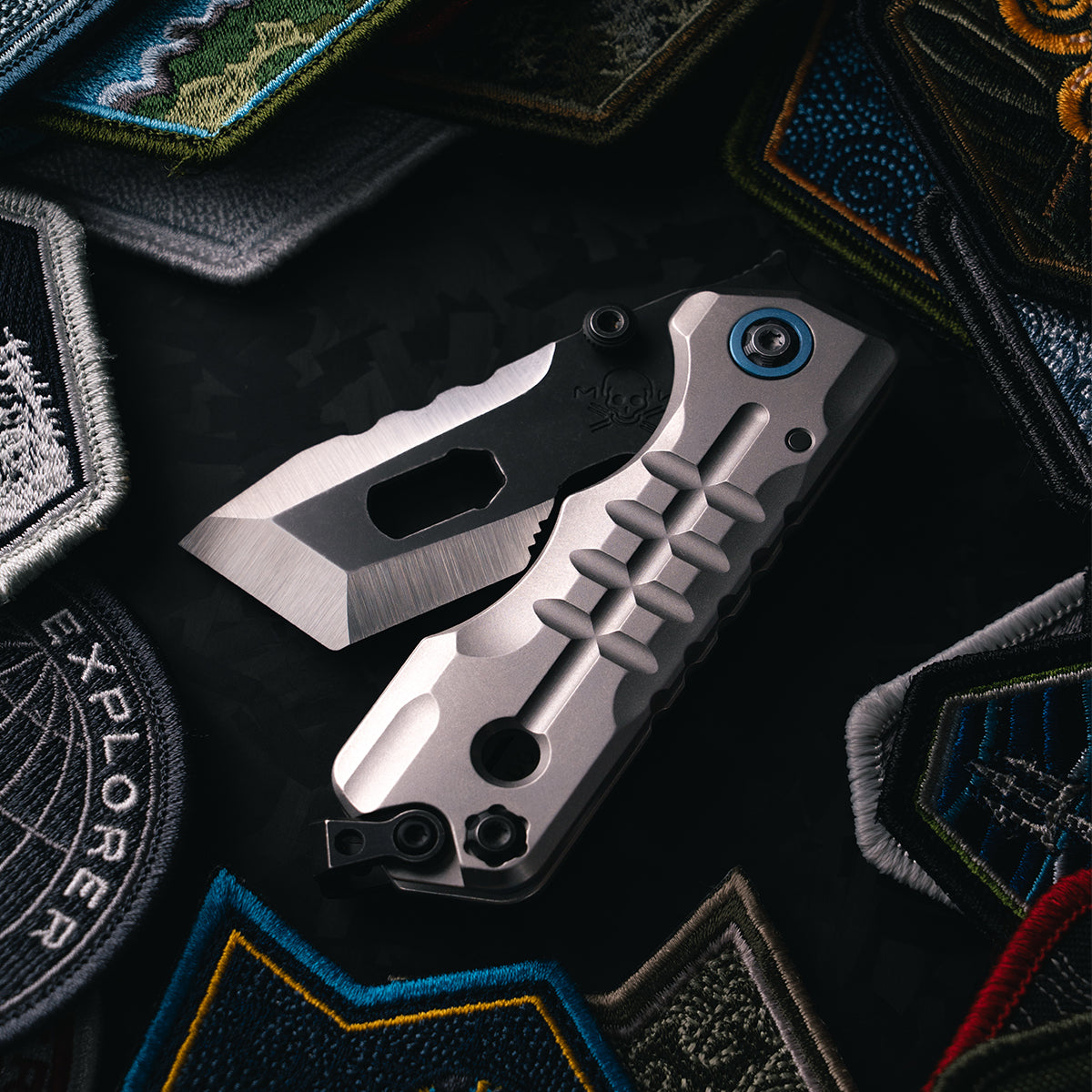 Moyeworks BK1A folding pry bar titanium handle liner lock