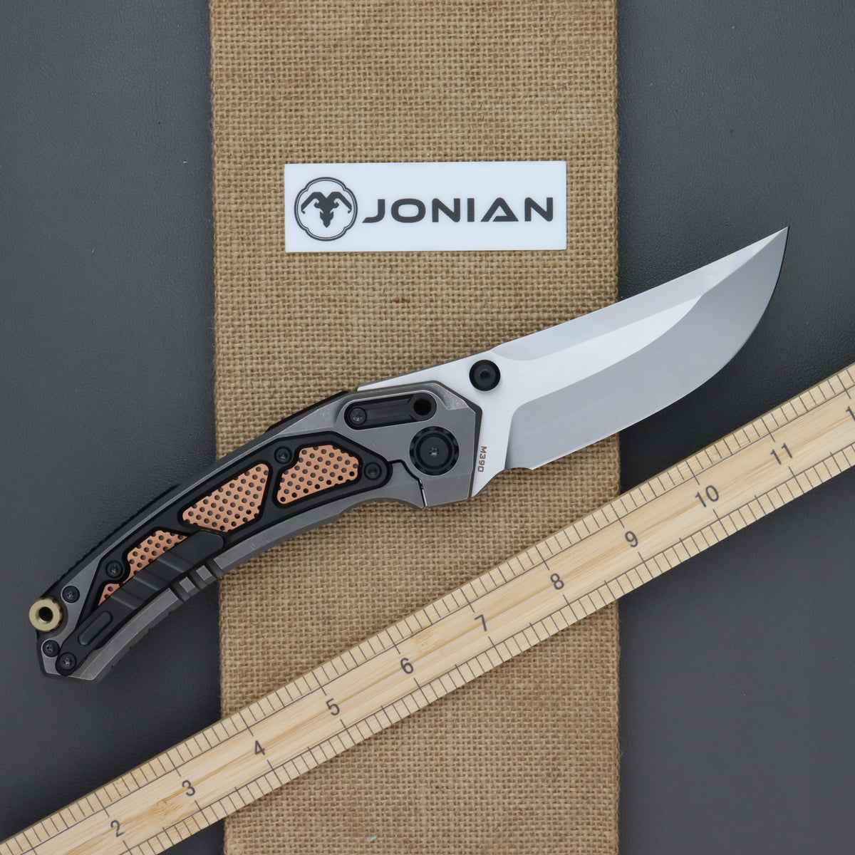 Maxace Blacklight 01