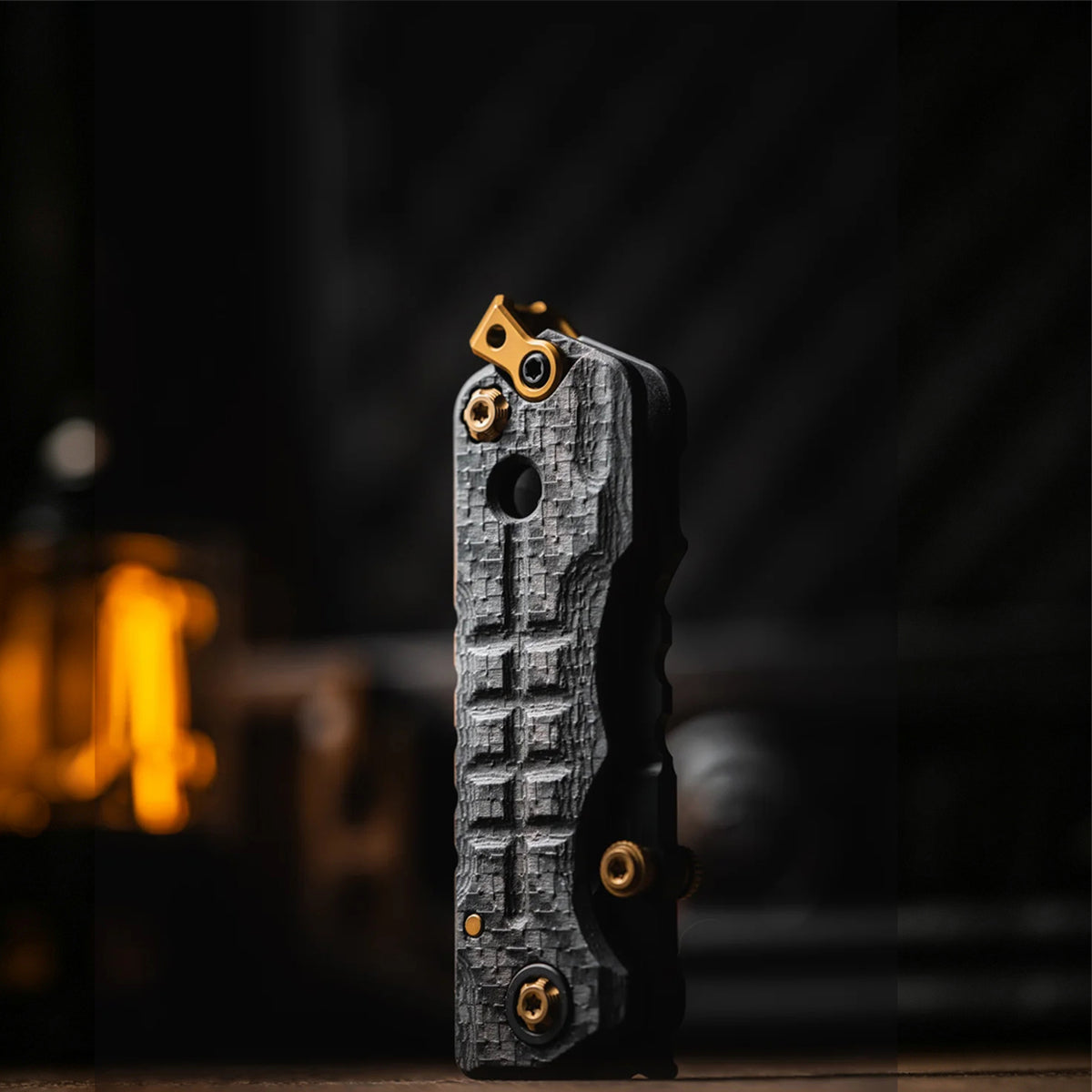Moyeworks BK1B folding pry bar titanium handle liner lock