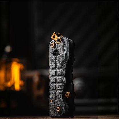 Moyeworks BK1B folding pry bar titanium handle liner lock