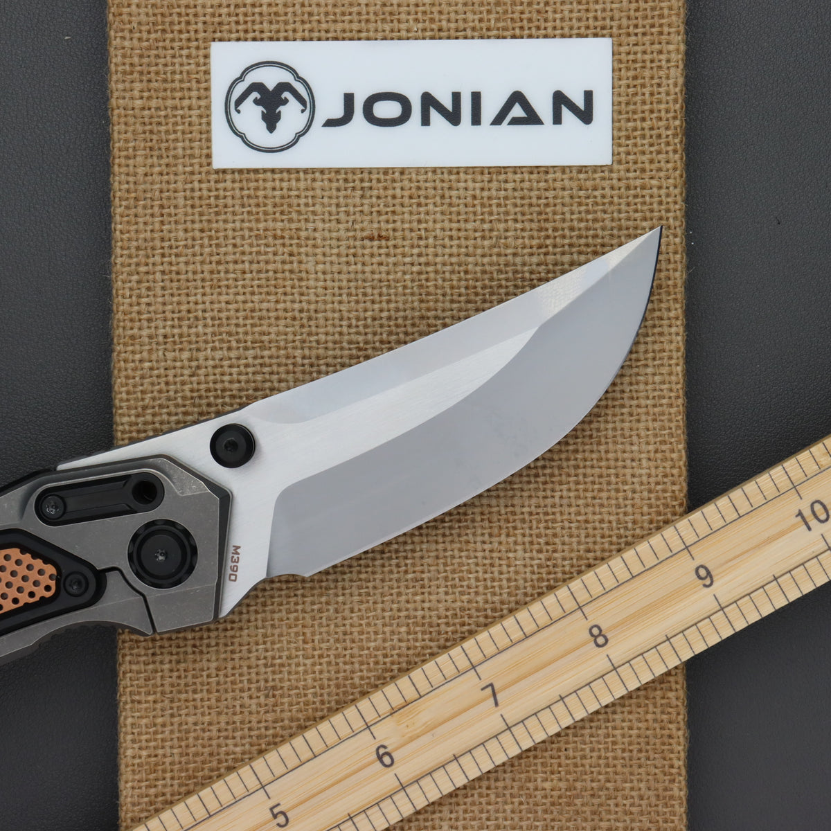 Maxace Blacklight 01
