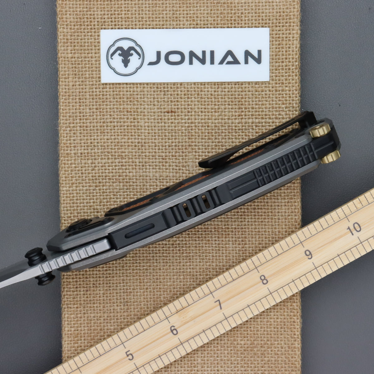 Maxace Blacklight 01