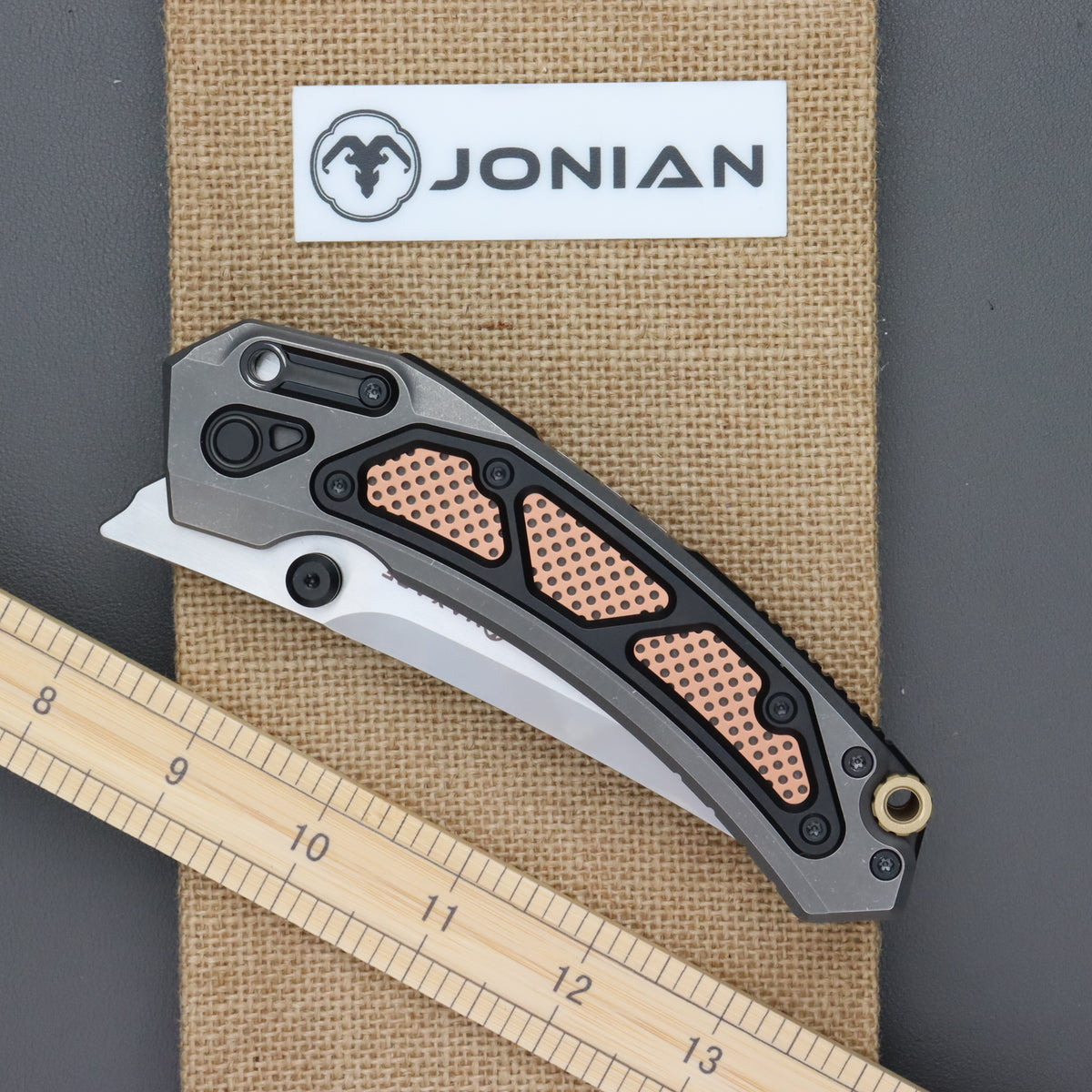 Maxace Blacklight 01