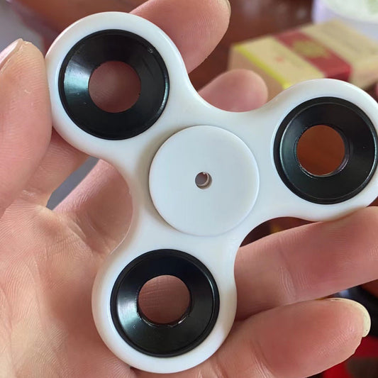 Decompression EDC toy ABS plastic interfinger three-leaf fidget spinner, finger decompression non-punching spinne